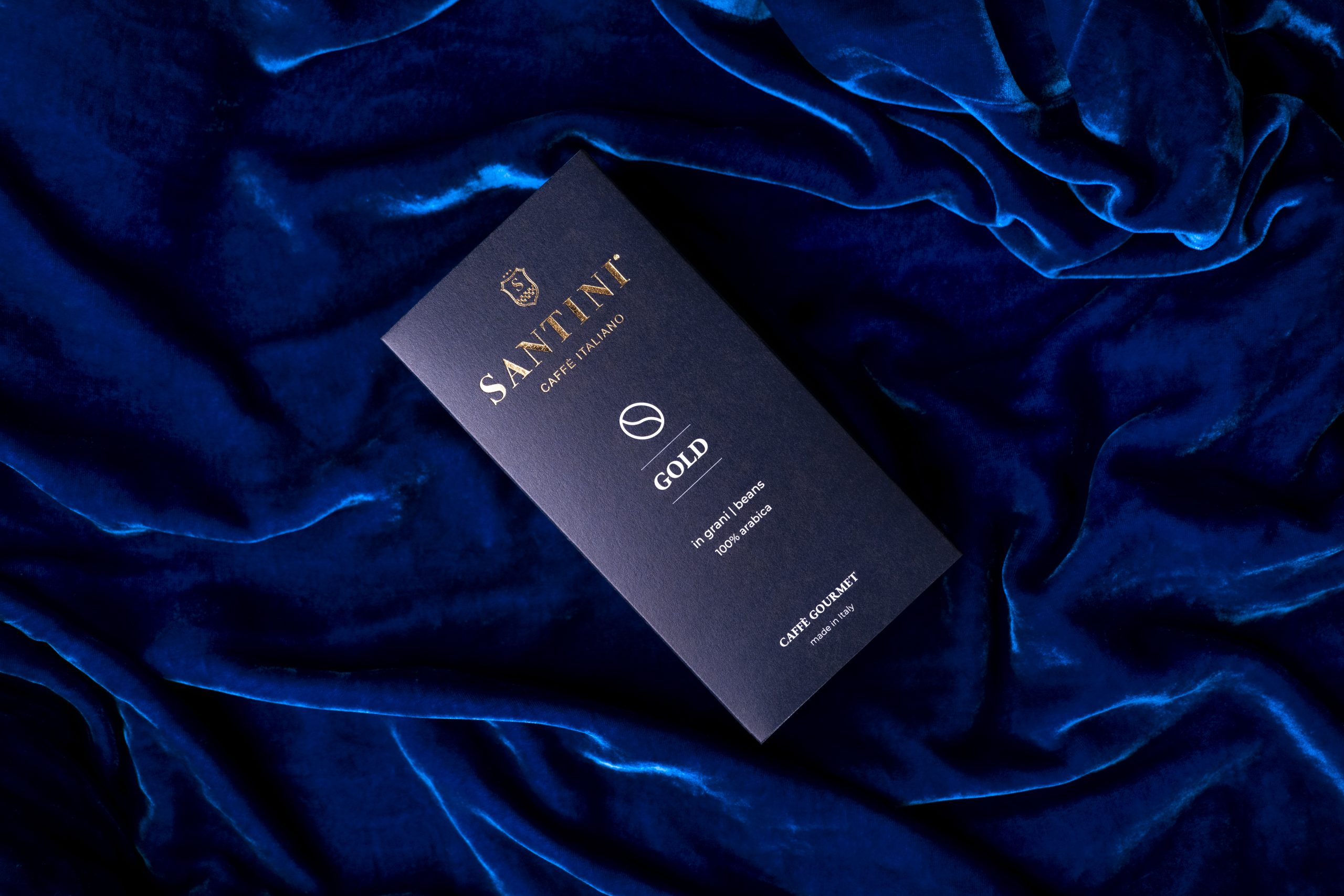 santini-gold-ambientata